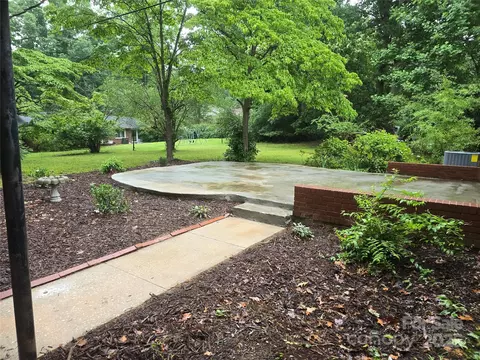Exterior - 520 Crestview Dr, Albemarle, NC 28001 photo 2 of 3