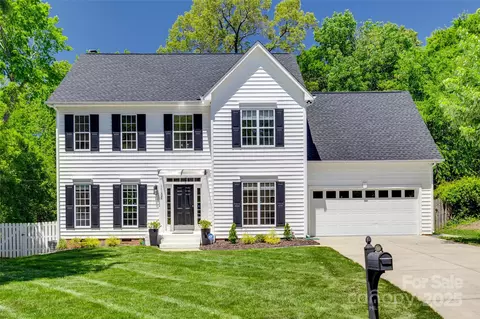 1134 Blueberry Ln, Charlotte, NC 28226