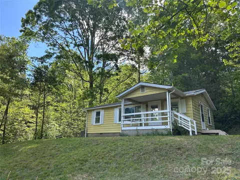 106 Wilrecar Dr, Black Mountain, NC 28711
