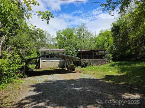 926 Hyder Mountain Rd, Clyde, NC 28721