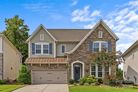 9750 Briarwick Ln, Charlotte, NC 28277