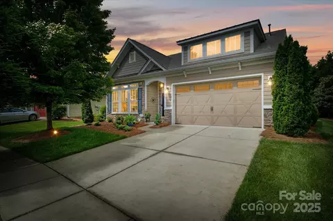 8818 Artesa Mill Ln, Charlotte, NC 28214
