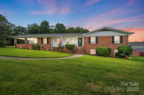 2968 Grace St, Claremont, NC 28610