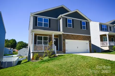 568 Country Oak Dr, Asheville, NC 28804