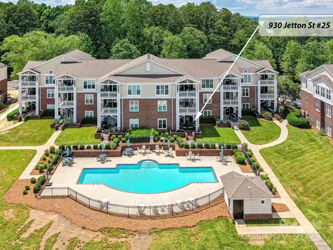 Exterior - 930 Jetton St, Davidson, NC 28036 photo 1 of 10
