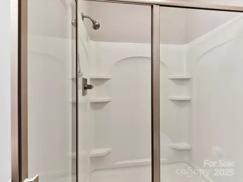 Bath - 930 Jetton St, Davidson, NC 28036 photo 6 of 6