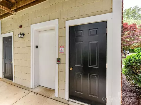 Exterior - 930 Jetton St, Davidson, NC 28036 photo 5 of 10