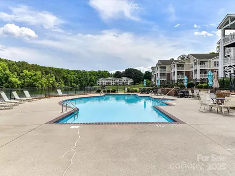 Exterior - 930 Jetton St, Davidson, NC 28036 photo 7 of 10