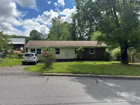 9 Hillview Rd, Asheville, NC 28805