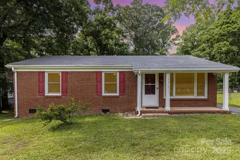 4915 Galax Dr, Charlotte, NC 28213