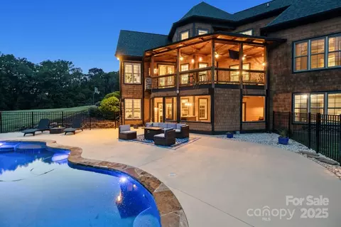 270 Sandhills Ct, Mooresville, NC 28115