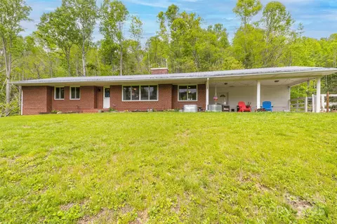 81 Amsoil Dr, Bakersville, NC 28705