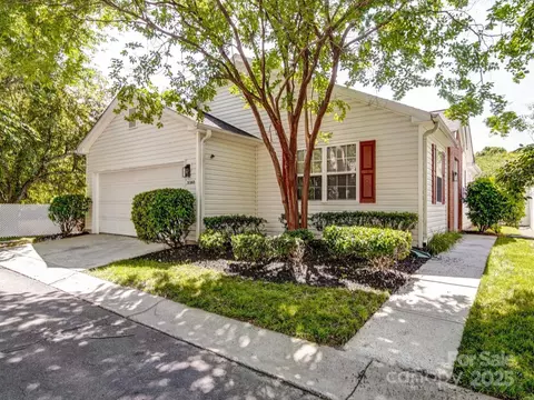 9360 Meadowmont View Dr, Charlotte, NC 28269