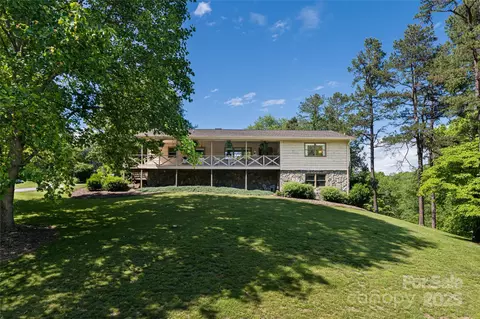 Exterior - 16 Royal Rdg, Clyde, NC 28721 photo 5 of 10
