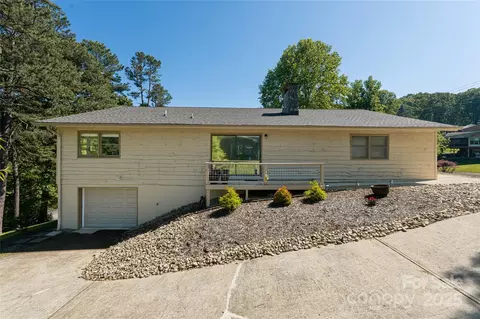 Exterior - 16 Royal Rdg, Clyde, NC 28721 photo 9 of 10