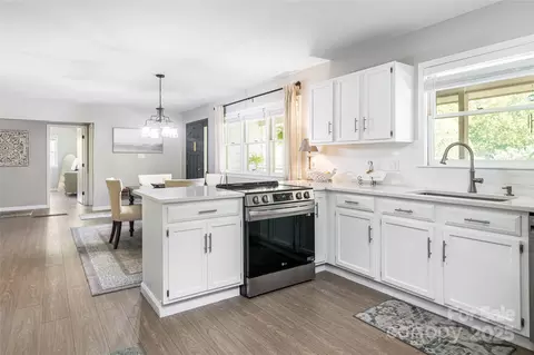 Kitchen - 16 Royal Rdg, Clyde, NC 28721 photo 4 of 4