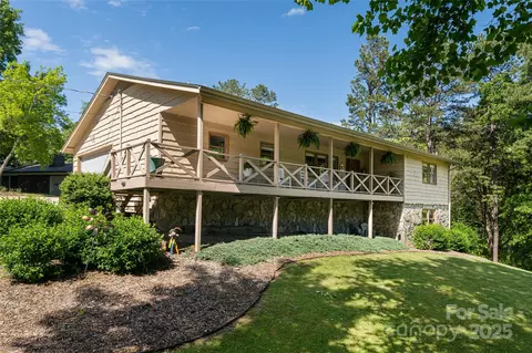 Exterior - 16 Royal Rdg, Clyde, NC 28721 photo 4 of 10
