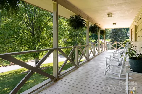 Exterior - 16 Royal Rdg, Clyde, NC 28721 photo 7 of 10