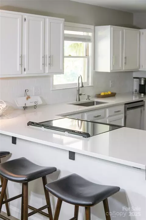 Kitchen - 16 Royal Rdg, Clyde, NC 28721 photo 2 of 4