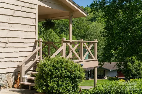 Exterior - 16 Royal Rdg, Clyde, NC 28721 photo 6 of 10