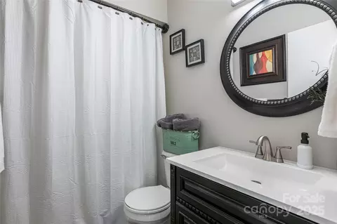 Bath - 16 Royal Rdg, Clyde, NC 28721 photo 1 of 2