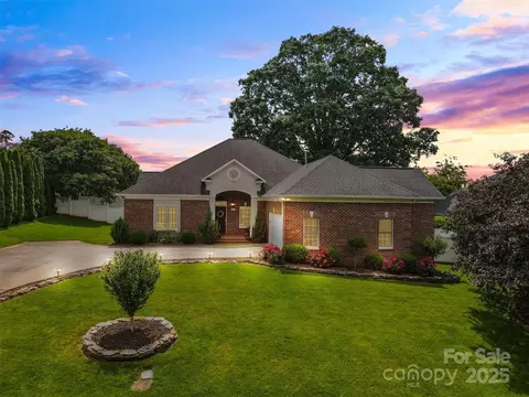 133 43rd Avenue Nw Ln NW, Hickory, NC 28601