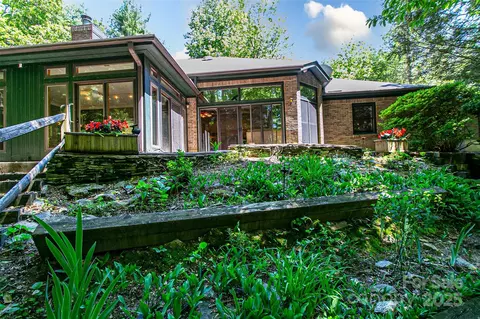200 Maple Hill Dr, Flat Rock, NC 28731