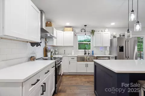 Kitchen - 1135 Brook Path Trl, Denver, NC 28037 photo 2 of 4
