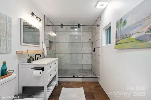 Bath - 1135 Brook Path Trl, Denver, NC 28037 photo 1 of 4