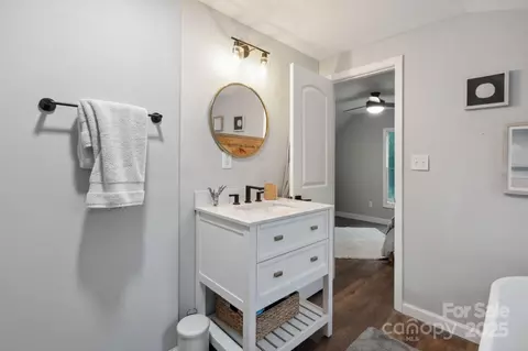 Bath - 1135 Brook Path Trl, Denver, NC 28037 photo 4 of 4