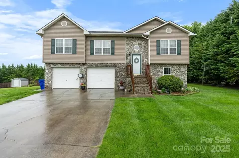 3311 Lilac Ln, Hudson, NC 28638