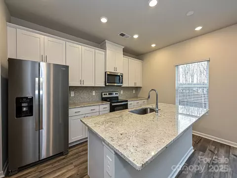 2139 Rolling Hills Ct, Stanley, NC 28164 photo 2