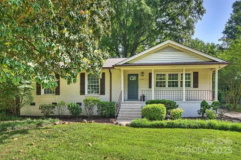 1522 Barberry Ct, Charlotte, NC 28211
