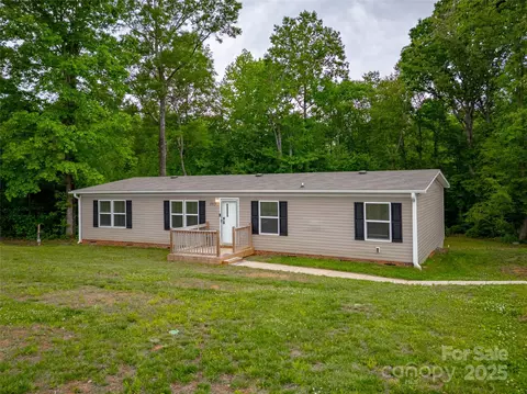 105 Peridot Dr, Statesville, NC 28625