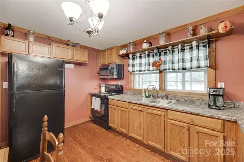 Kitchen - 3988 Old Hickory Rd, Lancaster, SC 29720 photo 2 of 3