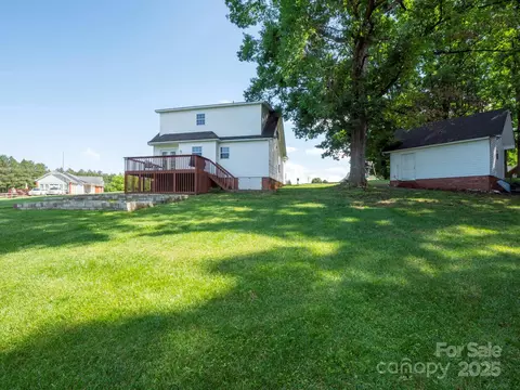 Exterior - 1918 Gables Dr, Monroe, NC 28112 photo 3 of 7