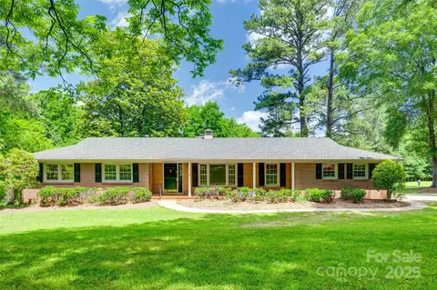 2001 Lakeview Dr, Pineville, NC 28134