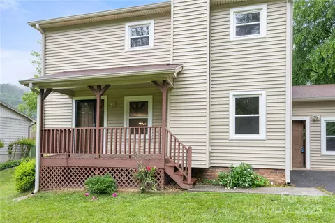 6 Stephanie Ln, Asheville, NC 28805