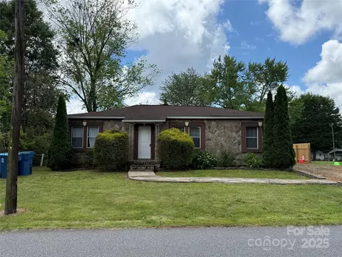 157 5th N Ave N, Taylorsville, NC 28681