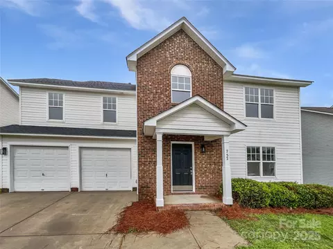 752 Raindrops Rd, Gastonia, NC 28054