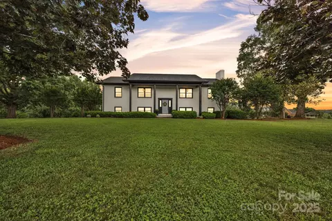 827 River Hills Ct, Taylorsville, NC 28681