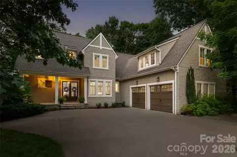 20 E Owl Creek Ln, Fairview, NC 28730