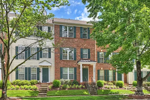 15639 Sir Charles Pl, Charlotte, NC 28277
