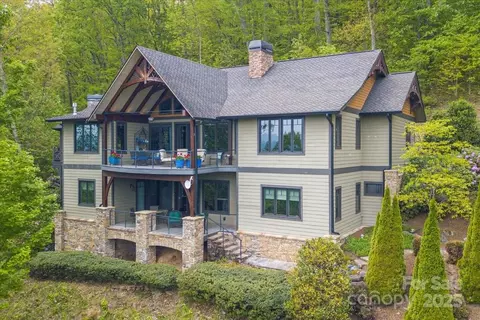 2461 Eagles Nest Rd, Waynesville, NC 28786