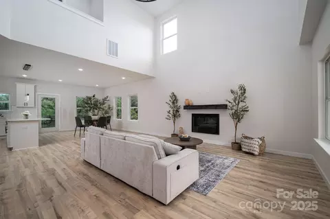 Living - 207 9th Ne Ct NE, Conover, NC 28613 photo 2 of 3