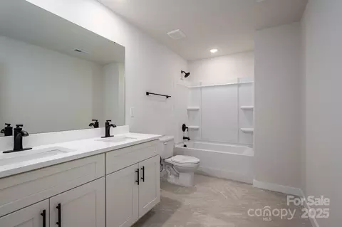 Bath - 207 9th Ne Ct NE, Conover, NC 28613 photo 4 of 5