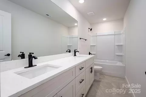 Bath - 207 9th Ne Ct NE, Conover, NC 28613 photo 5 of 5