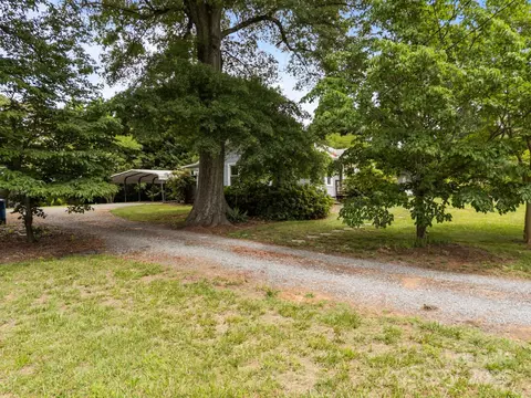 Exterior - 5371 Davidson Rd, Davidson, NC 28036 photo 2 of 5
