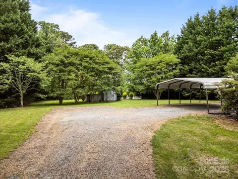 Exterior - 5371 Davidson Rd, Davidson, NC 28036 photo 3 of 5