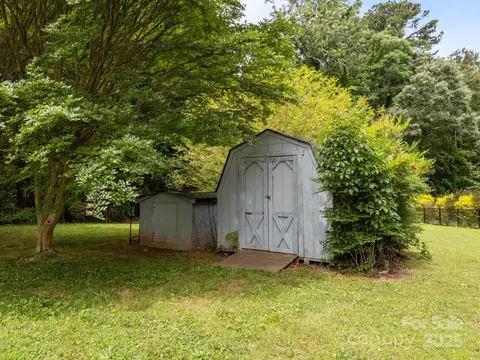 Exterior - 5371 Davidson Rd, Davidson, NC 28036 photo 5 of 5